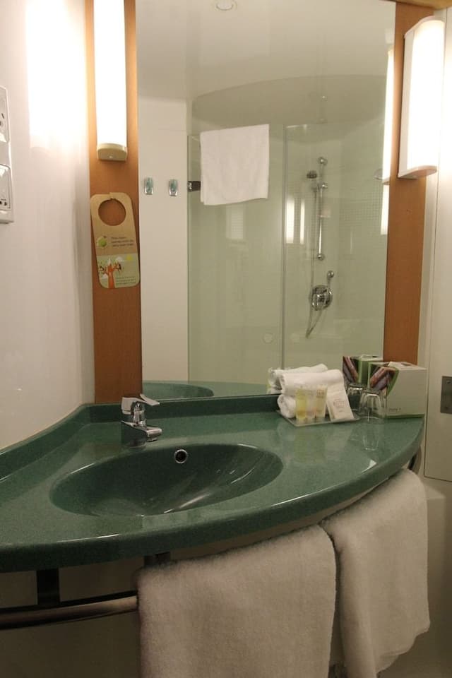 Standard Room, 1 Queen Bed