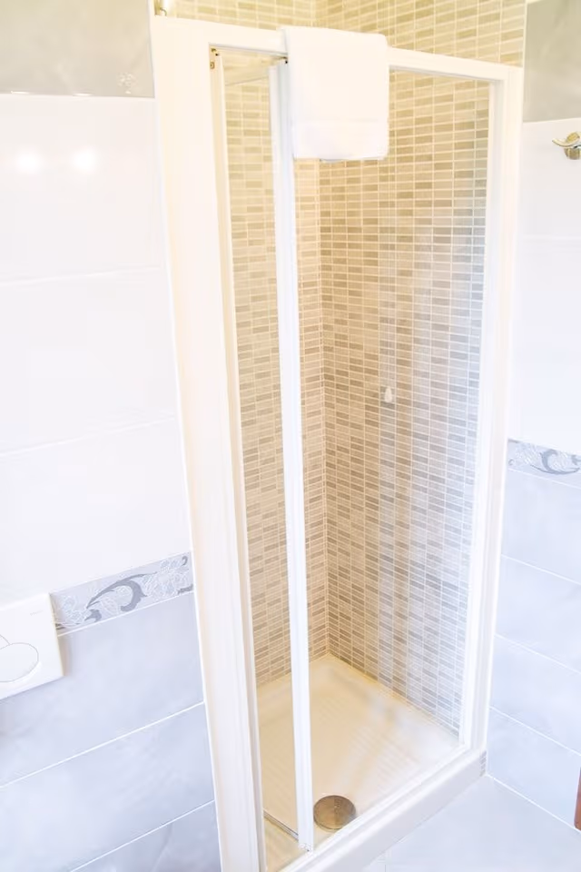 Comfort Room, 2 Bedrooms, Ensuite, Park View