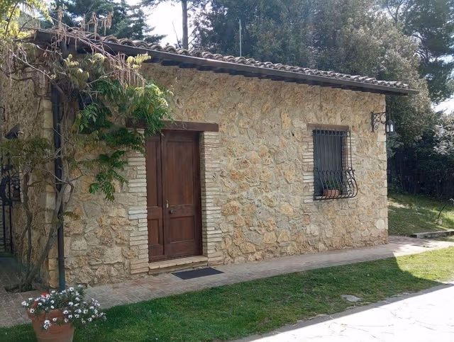 Deluxe Room, 1 Queen Bed, Ensuite, Garden View