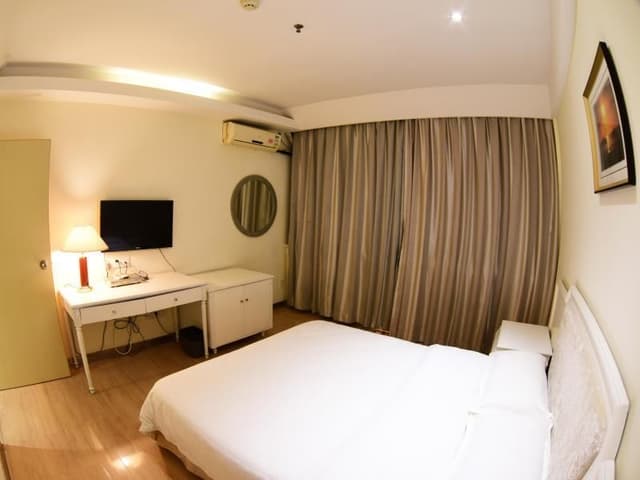 Business King Room