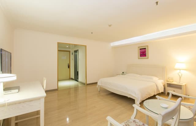 Deluxe King Bed