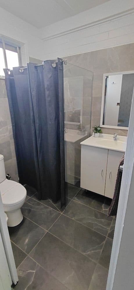 Basic Room, 1 Queen Bed