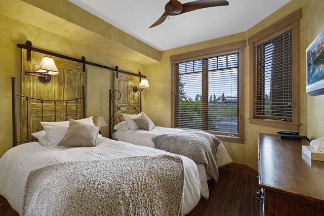 Condo, 2 Bedrooms