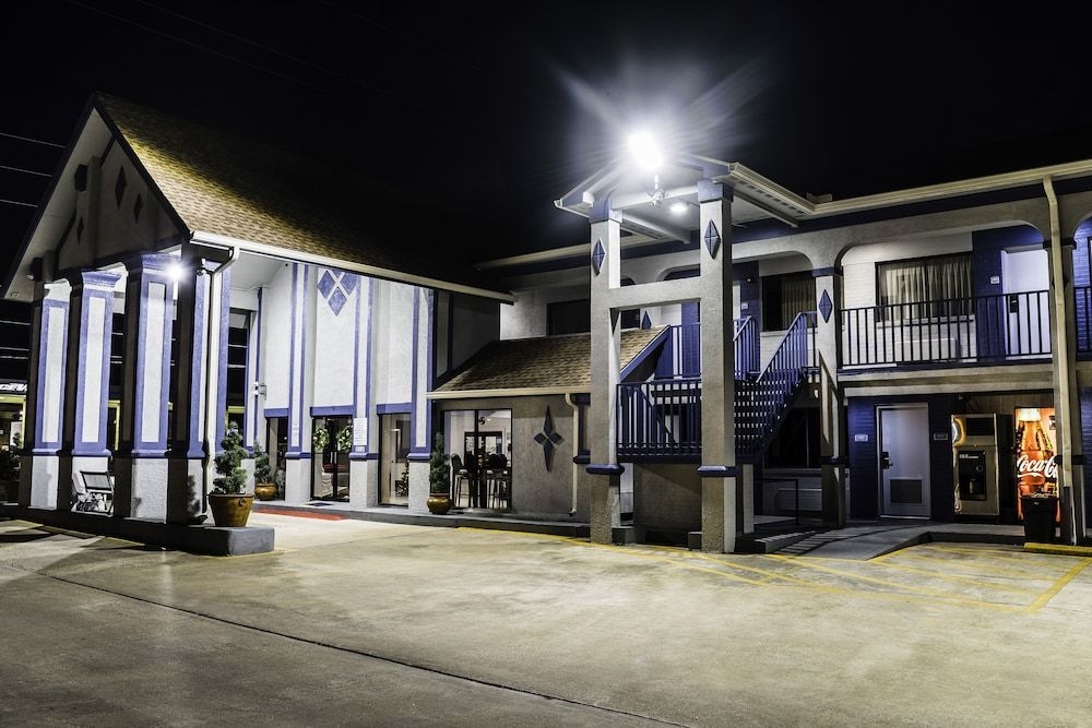 Travelers Inn & Suites2