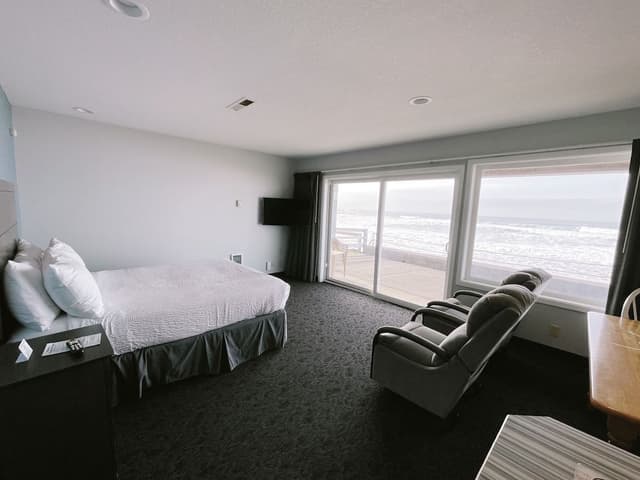Standard Room, 2 Queen Beds, Kitchen (First Floor)