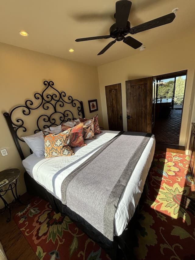 Deluxe Suite, 1 King Bed, Kitchen, Mountain View (Sol Vista Suite)