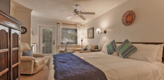 Deluxe Room, 1 King Bed, Balcony, Pool View