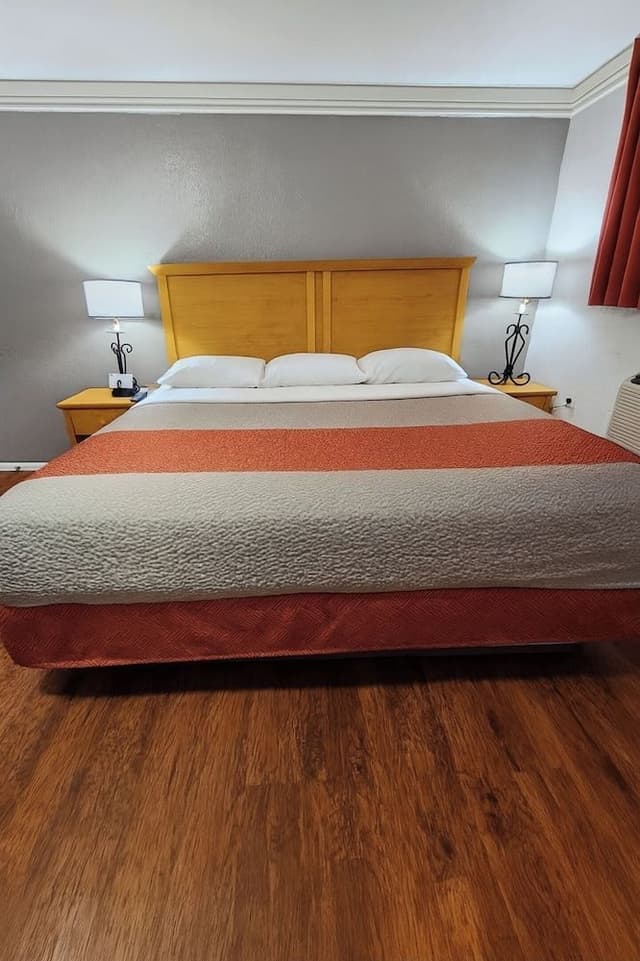 Standard Room, 1 King Bed, Non Smoking, Refrigerator & Microwave