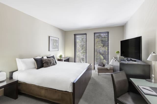 Superior Room - King or Twin Beds - Includes Historic Werribee Mansion Tour, Breakfast and Parking