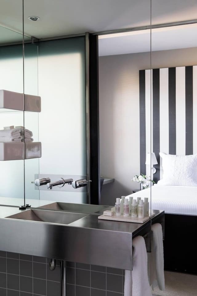 Heritage Room - Queen Bed - Includes Historic Werribee Mansion Tour, Breakfast and Parking