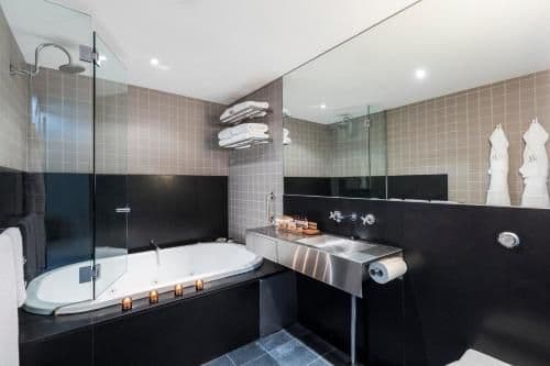 Junior Suite - King Bed - Free Historic Werribee Mansion Tour, Breakfast and Parking