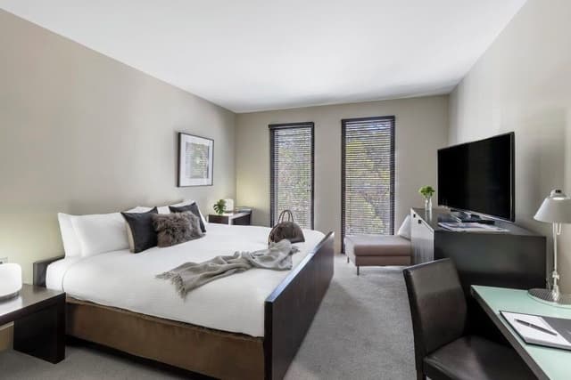 Superior Room - King or Twin Beds - Includes Historic Werribee Mansion Tour, Breakfast and Parking