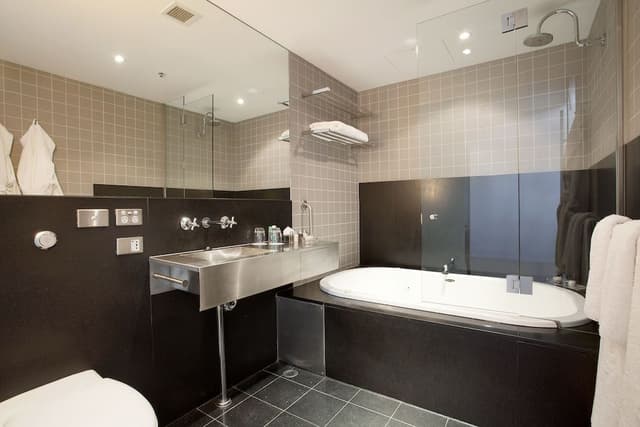 Superior Room - King or Twin Beds - Includes Historic Werribee Mansion Tour, Breakfast and Parking