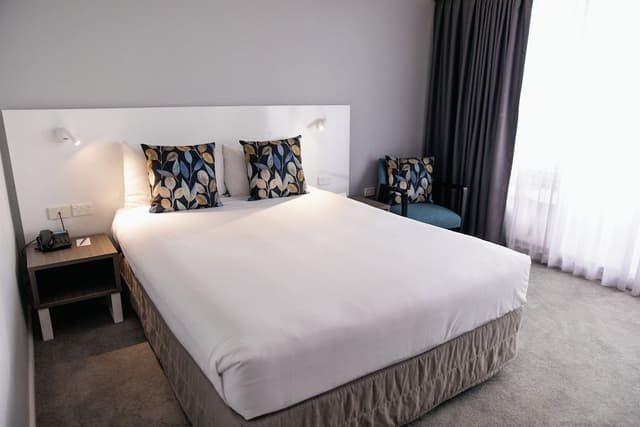 Deluxe Room, 1 Queen Bed, Balcony