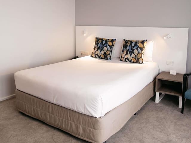 Deluxe Room, 1 Queen Bed, Balcony