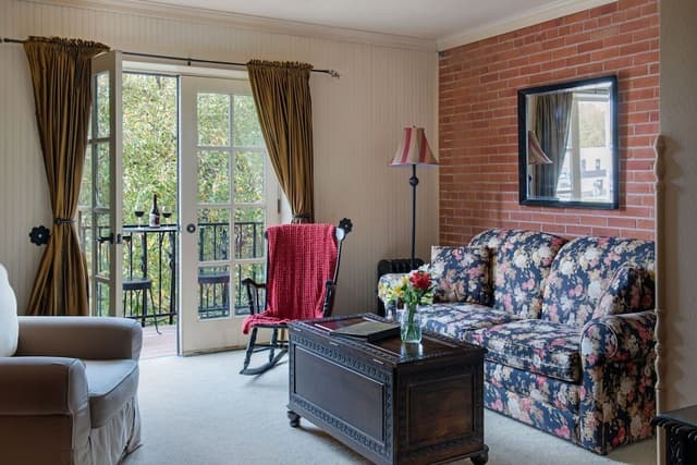 Suite, 1 Queen Bed with Sofa bed, Non Smoking, Kitchenette