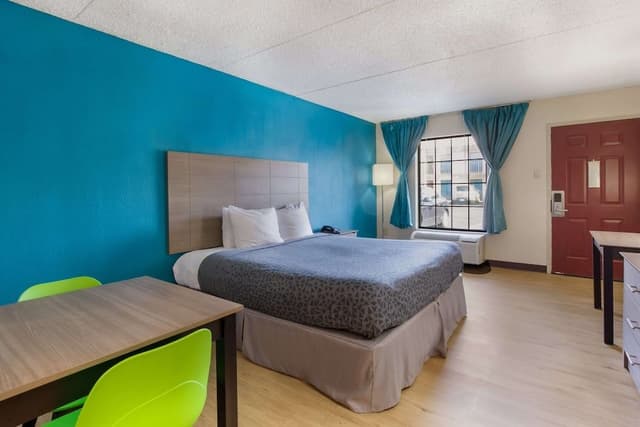 Studio, 1 King Bed, Accessible, Kitchenette
