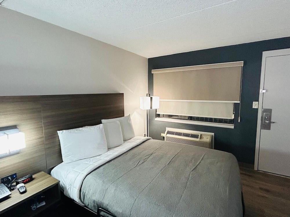 Parkway Inn4