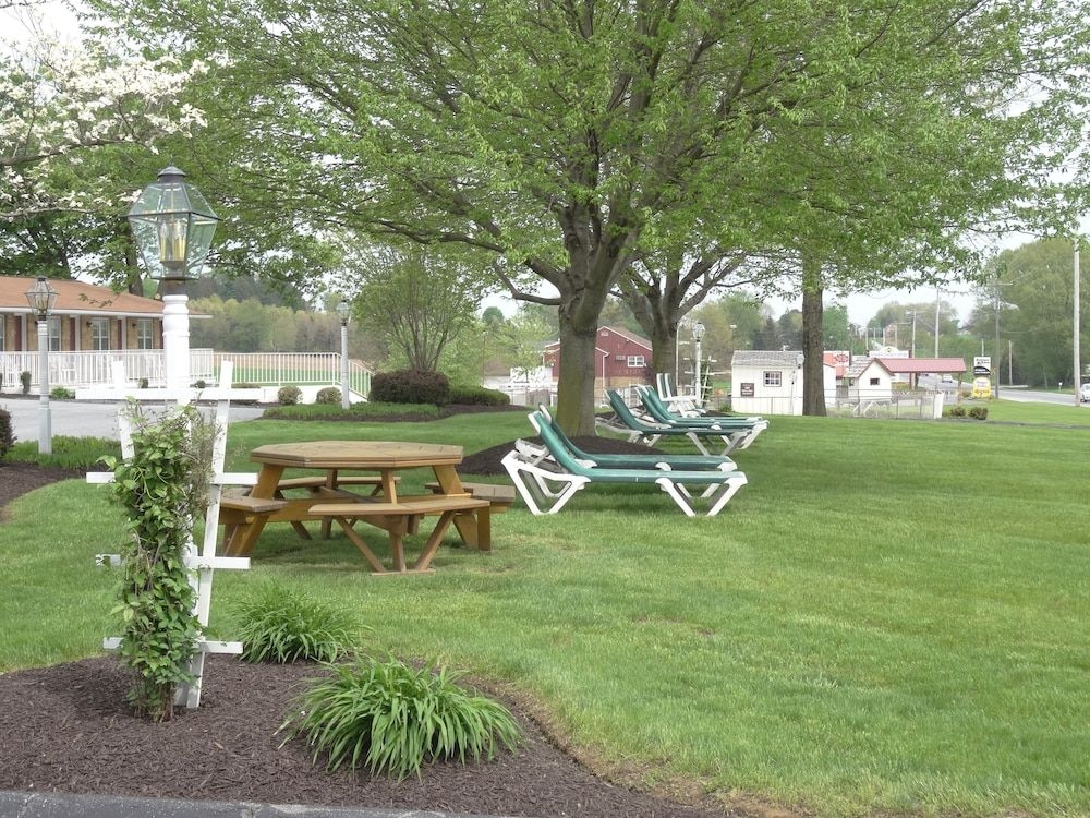 Amish Country Motel4