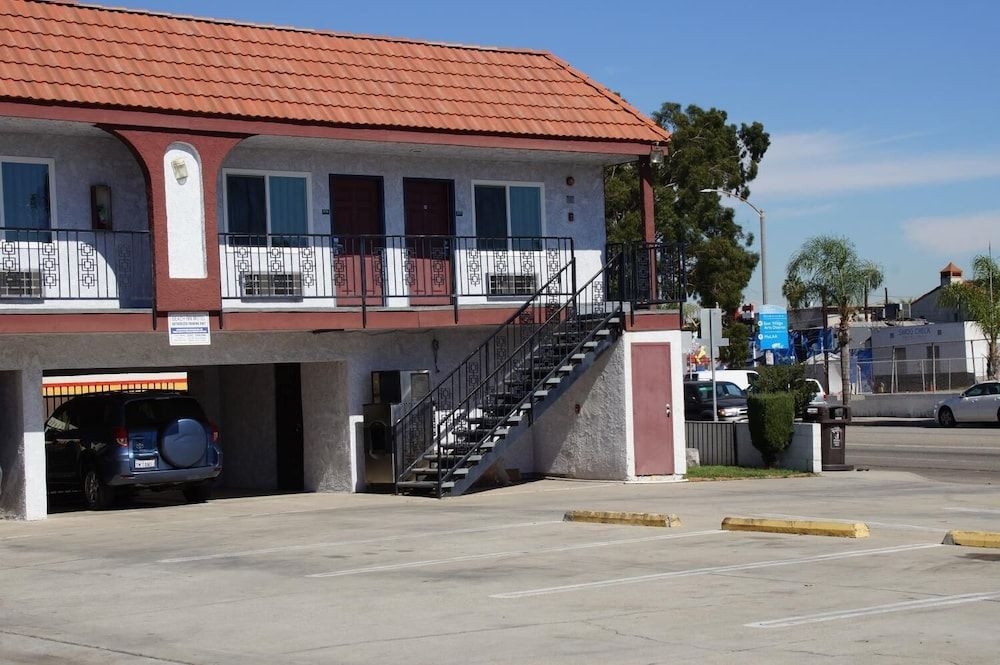 Beach Inn Motel1