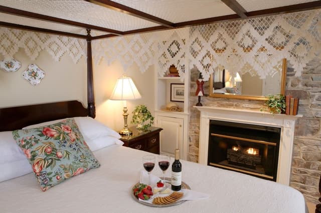 Luxury Queen Room With Balcony