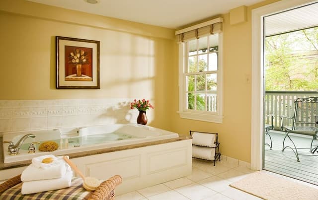 Courtyard King Suite