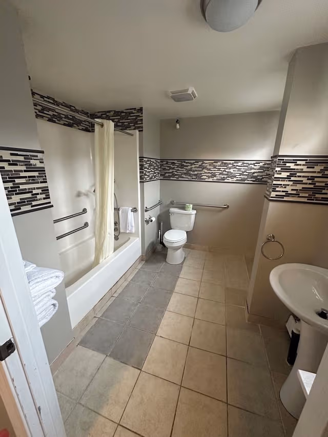 ADA Access Room 1 XL Full Dog Friendly
