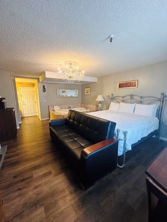 Luxury Studio Suite, 1 King Bed, Non Smoking, Pets Not Allowed