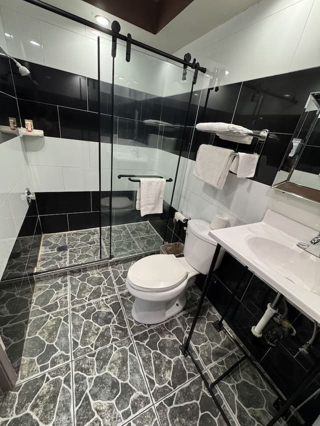 Deluxe Room, Smoking