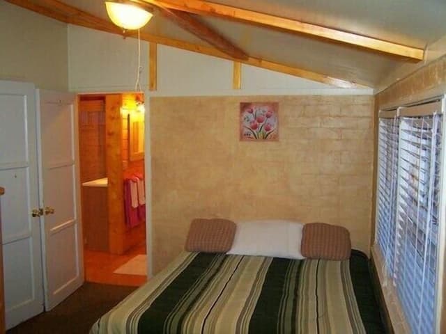 Comfort Cabin, 3 Bedrooms, Jetted Tub