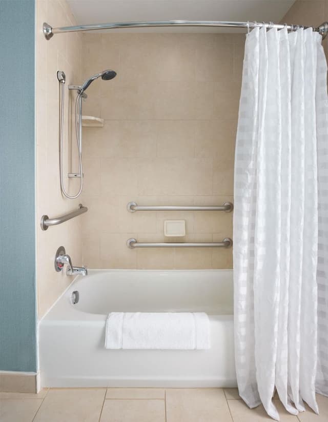 Room, 2 Queen Beds, Accessible, Bathtub