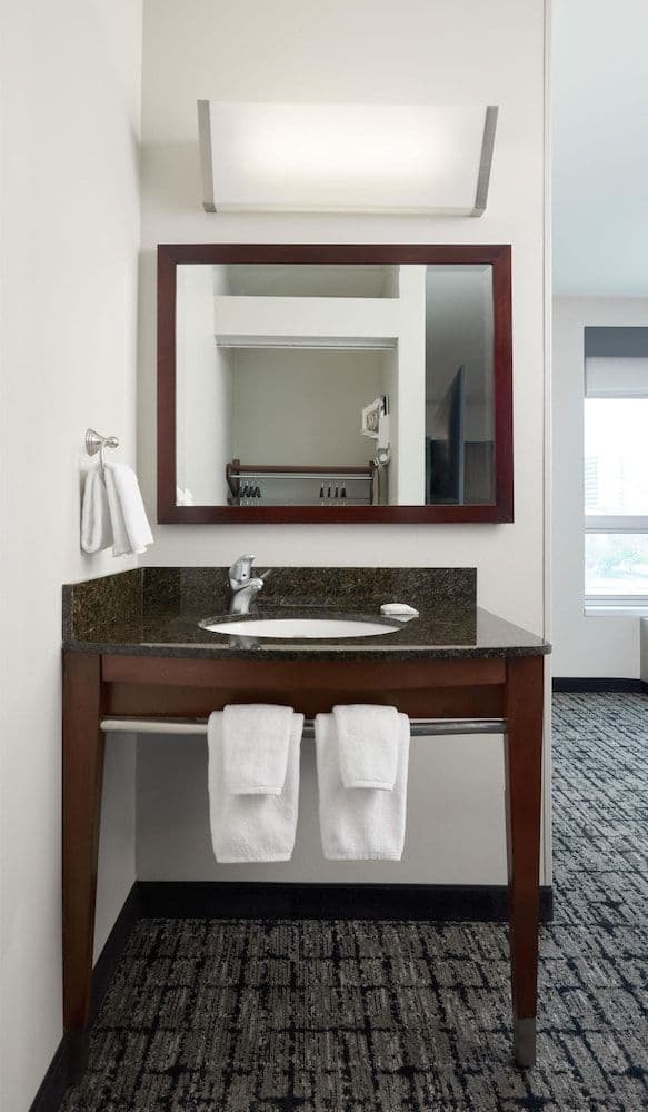 Room, 2 Queen Beds, Accessible, Bathtub