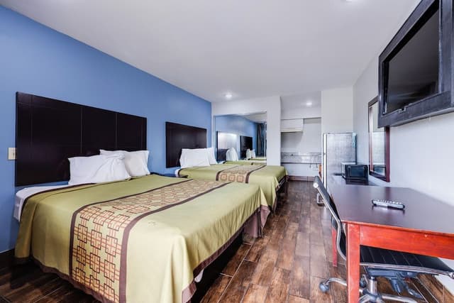 Room, 2 Queen Beds, Smoking