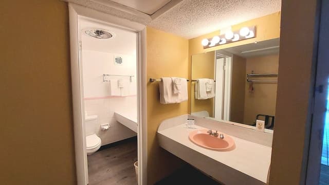 Deluxe Room, 1 King Bed