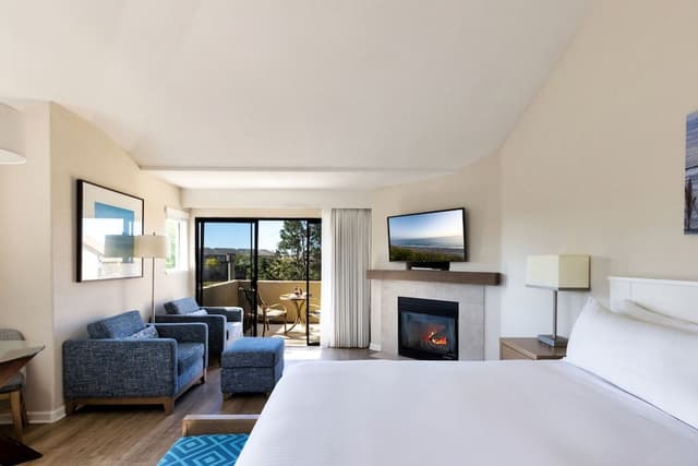 Standard Room, 1 King Bed, Garden View (Studio-Garden View)