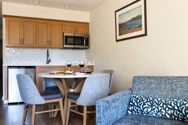 Signature Suite, 1 Queen Bed with Sofa bed, Garden View (Suite-Garden View)