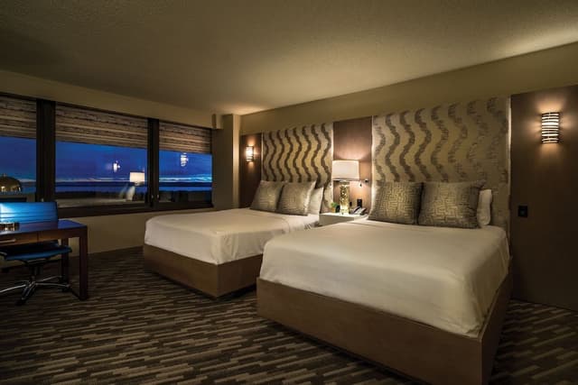 Deluxe Room, 2 Queen Beds, Golf View, Tower (Tower Deluxe Queen Beds)
