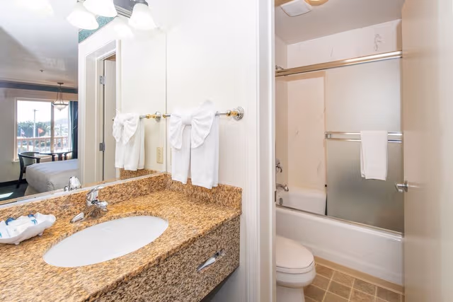 Romantic Suite, 1 King Bed, Jetted Tub (No Pets)