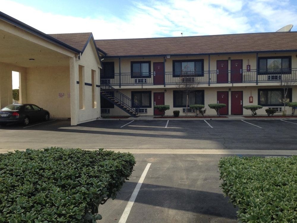 Luxury Inn0