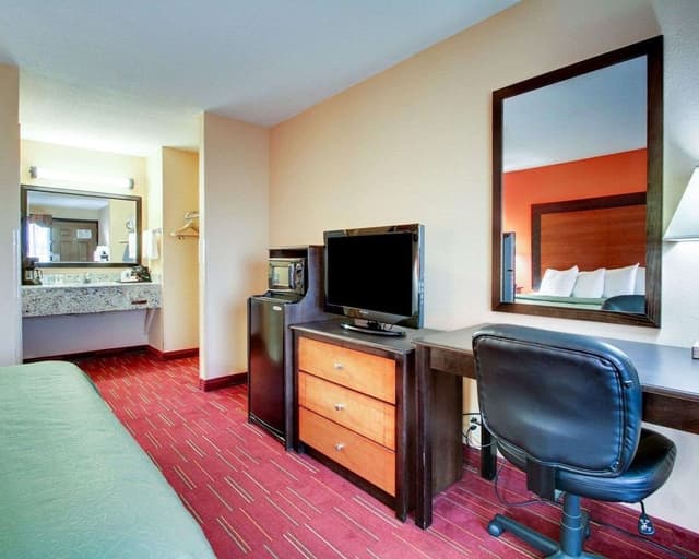 Standard Room, 1 King Bed, Non Smoking