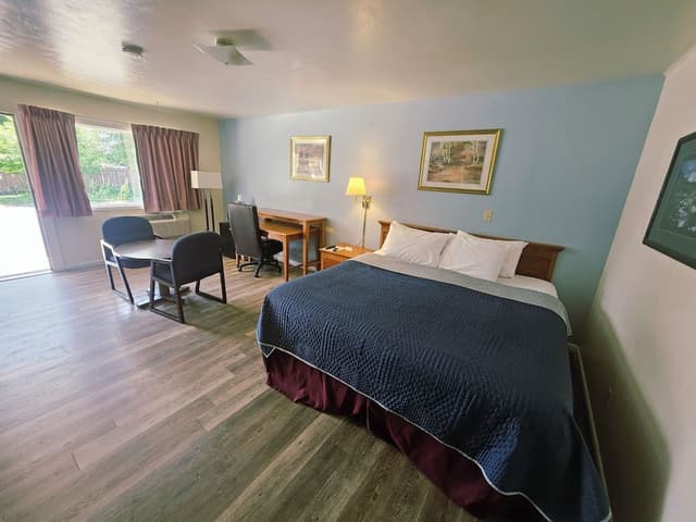 Standard Room, 1 King Bed