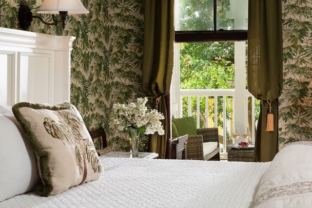 Live Oak Canopy, Superior Room, 1 King Bed, Balcony, Garden View