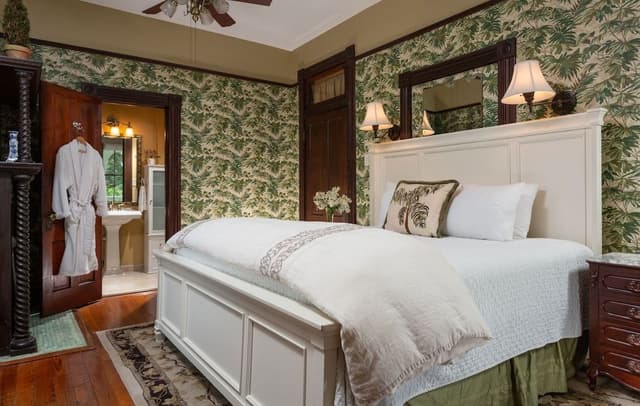 Live Oak Canopy, Superior Room, 1 King Bed, Balcony, Garden View
