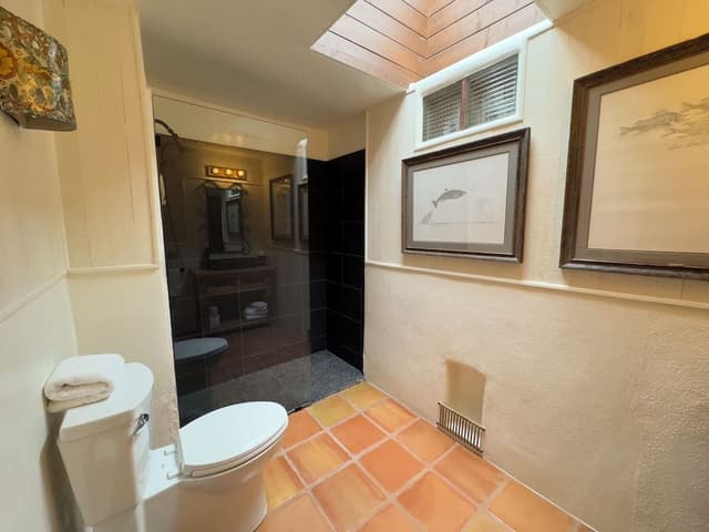 Room, 1 Queen Bed (Pet Friendly)