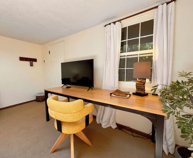 Queen Room (No Pets)