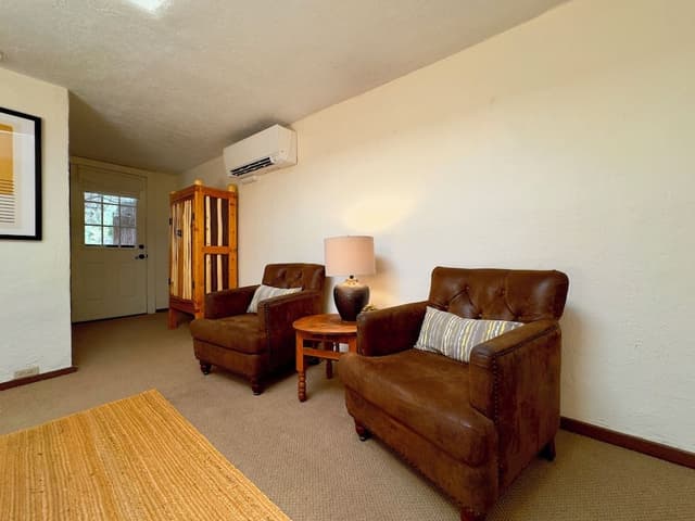 Queen Room (No Pets)