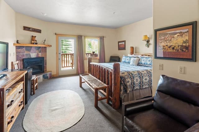 Deluxe King Room (2 guests max)