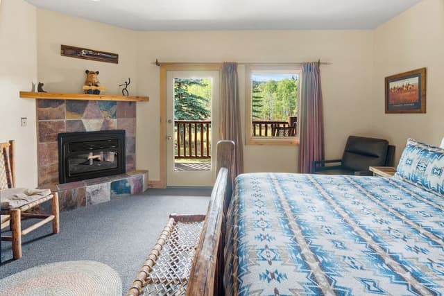 Deluxe King Room (2 guests max)