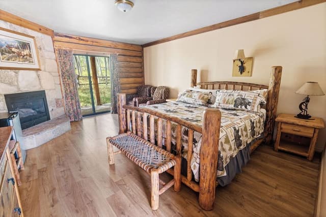 Cabin, 1 King Bed (Pet friendly)