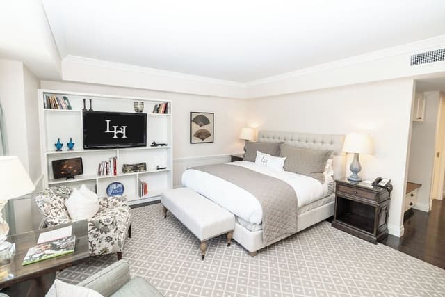 Suite (Cloister with King Bed - No Fireplace)